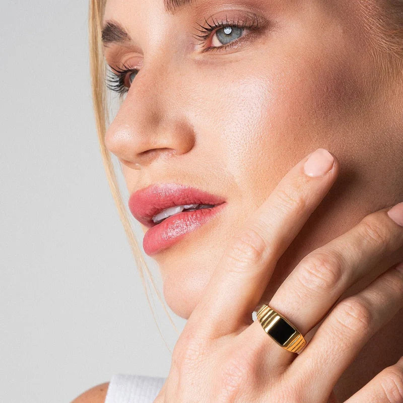 Noir Ring Plated in 18k Gold