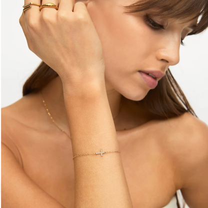 Cross Bracelet with Shiny Stones Plated in 18k Gold